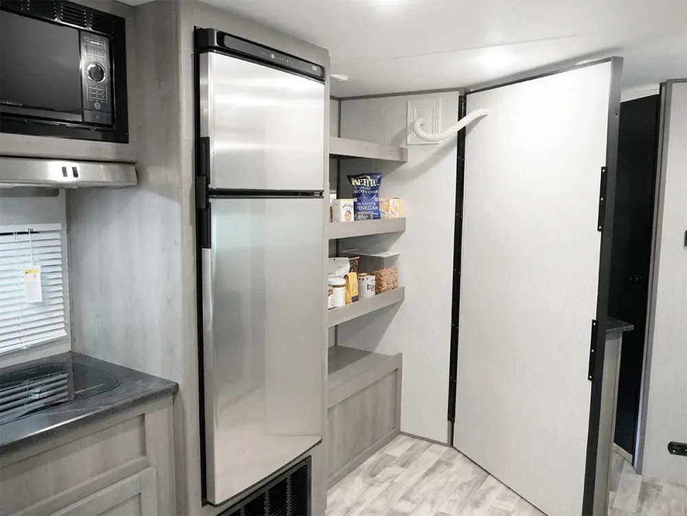 2026 Dutchmen Kodiak 332BHSL — Hidden Pantry