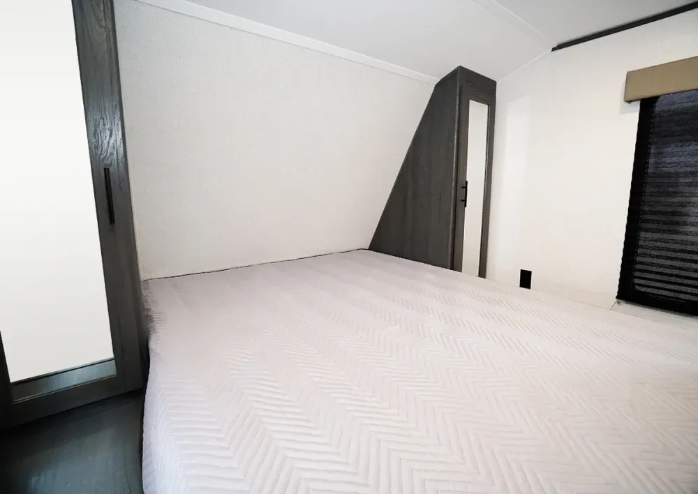 2026 Dutchmen Colorado 280BHC — Residential Queen Bed