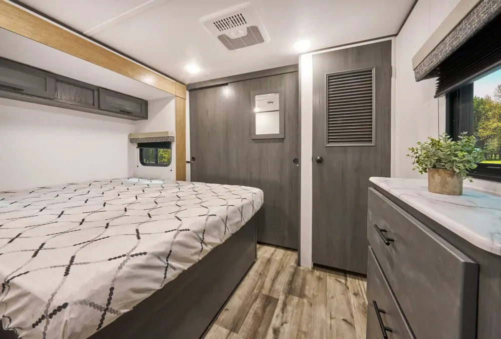 2026 Dutchmen Aspen Trail 38DS — True Residential Queen Bed